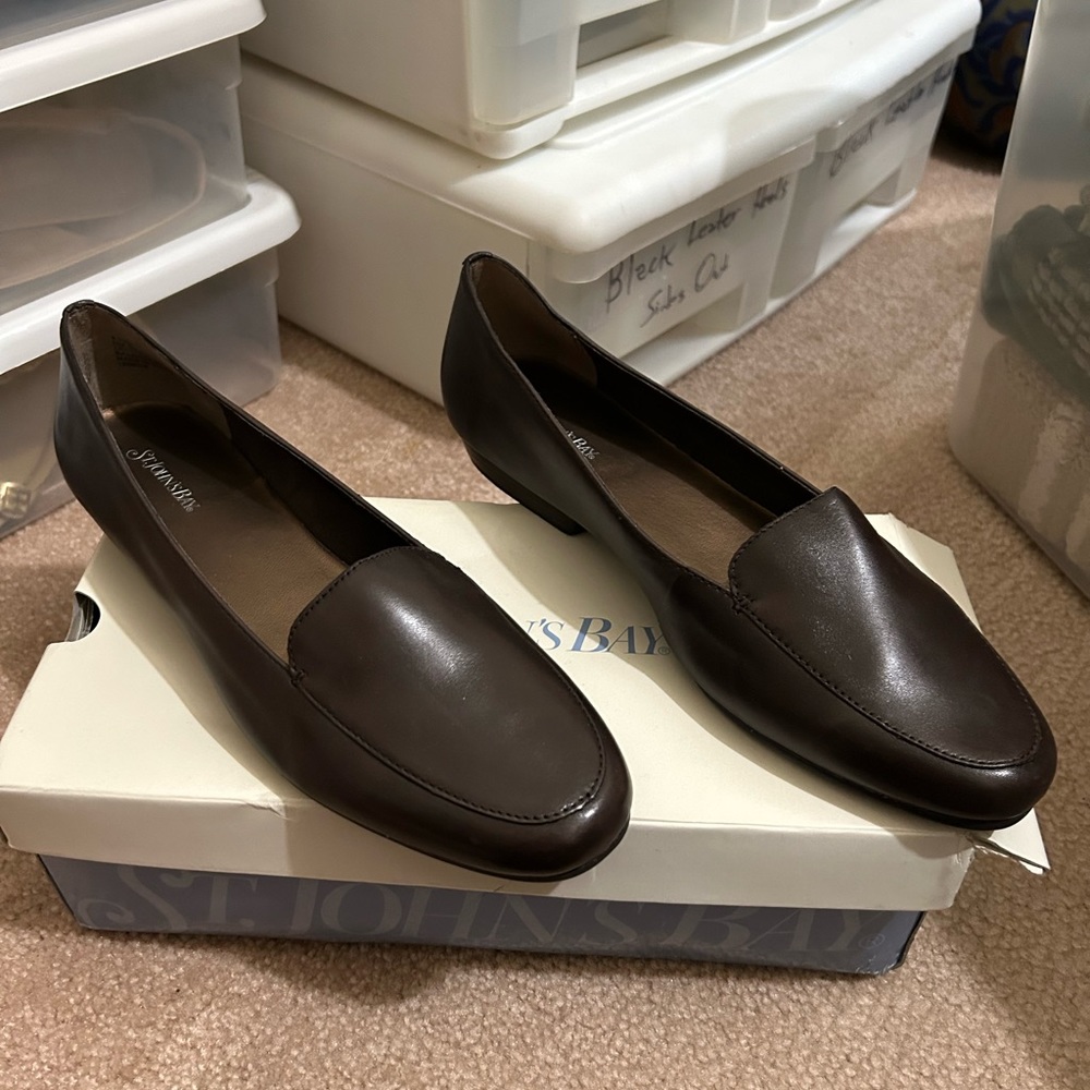 Ladies shoes 8.5